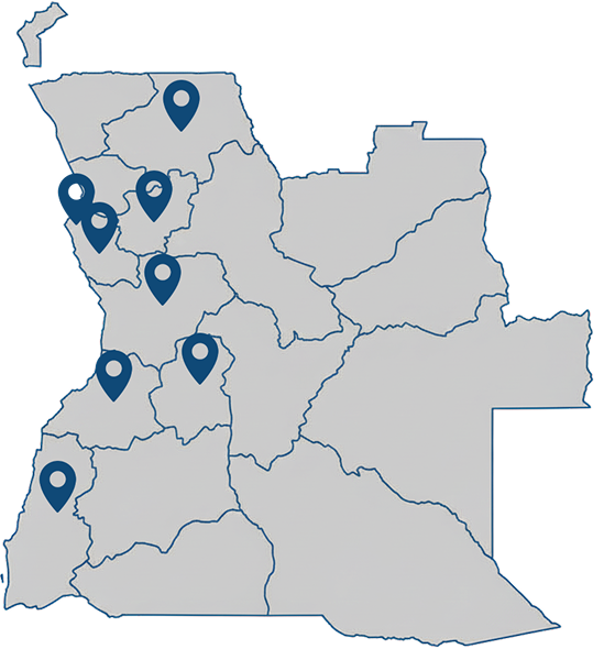 Mapa de Angola com marcadores de localização destacando a presença do software Fagest Pro em mais de 6 províncias, com indicadores de 5 anos de mercado e mais de 100 clientes satisfeitos.